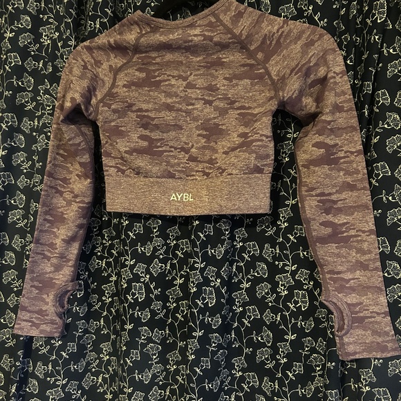 Abyl Purple Camo Workout Long Sleeve Top NWT - Picture 2 of 3